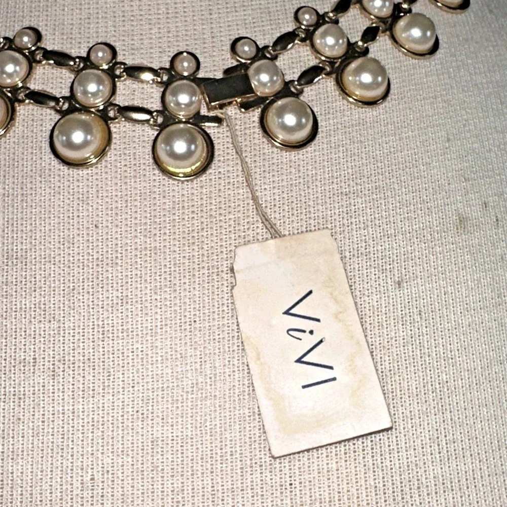ViVI Faux Pearl Collar Necklace Women OS Cream Gold NWT Double Row Bib 10996